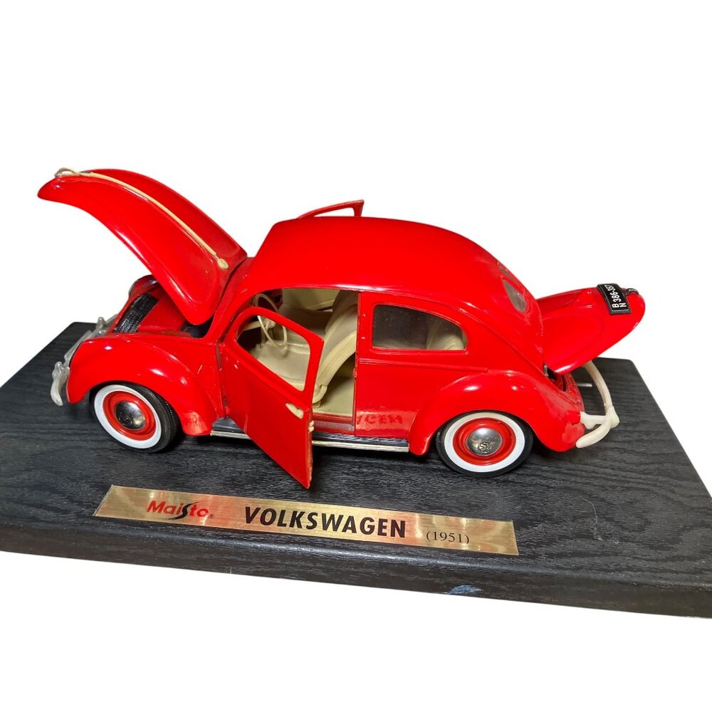Maisto 1951 Volkswagen Beetle Die-Cast Model Car In Red On Plastic Base